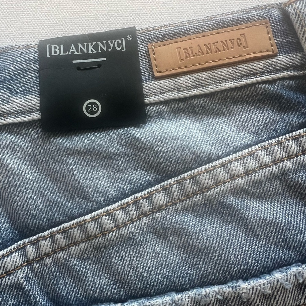NWT BLANKNYC High -Rise Distressed Denim Light Wash Shorts Size‎ 28 🔥🔥 (B2) - Picture 10 of 10